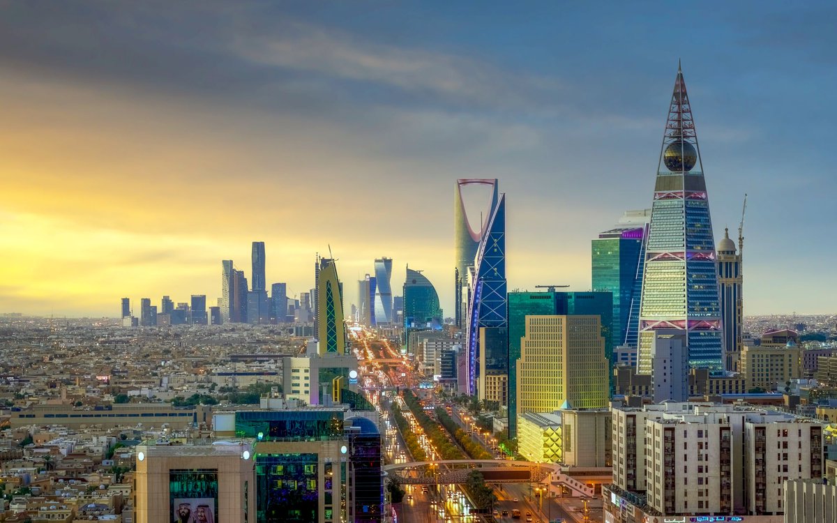 MadeinSaudi's tweet image. يشعل مشروع الجسر البري السعودي السباق بين عمالقة الهندسة حول العالم 🇸🇦🌍🔥

🔹أبرز نقاط المشروع وتفاصيله:

• مشروع عملاق بطول +1000 كم
• تكلفة تتجاوز 7 مليار دولار
• يربط #الرياض بـ #جدة ويحدث نقلة في البنية التحتية والنقل اللوجستي
• سيعزز موقع المملكة كمركز لوجستي عالمي