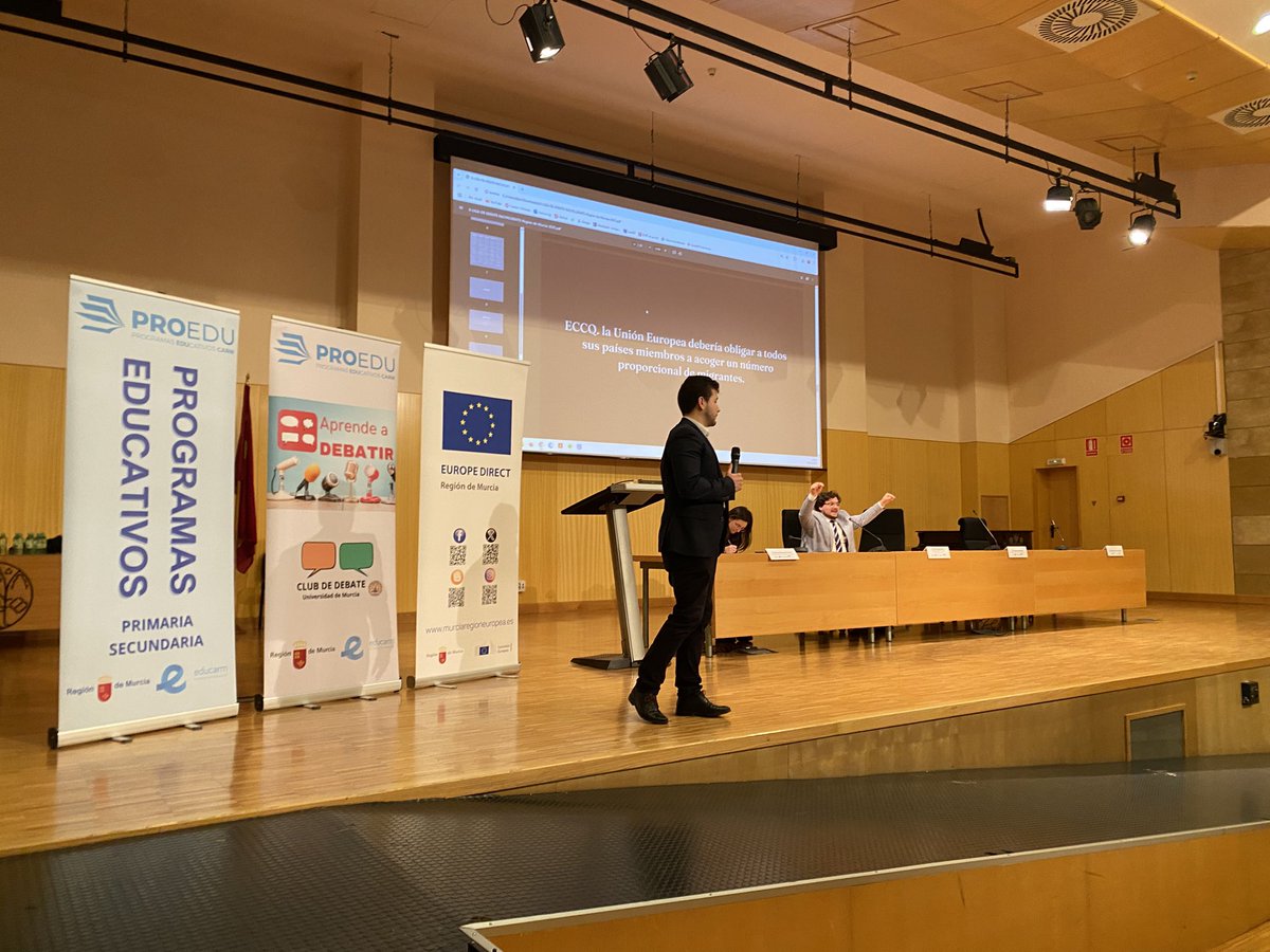 ProgramasRM's tweet photo. ⏩ Continuamos con la X Liga de Debate de Bachillerato en el @CentroSocialUMU con la visita del Rector de la @UMU @JoseLujanRector y el gran equipo de jueces colaboradores de @CPRRegionMurcia @EduPermanenteRM @EspecialRegimen @ICUAM_RM y del Servicio de Inspección Educativa 🗣️💬 https://t.co/tcI9haqji0