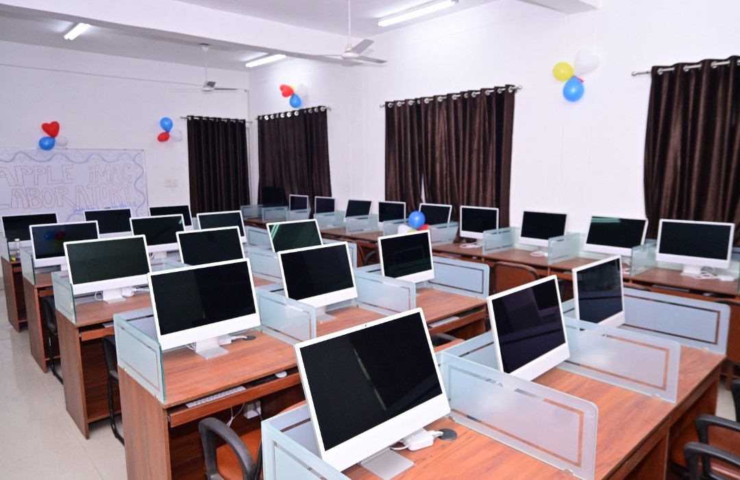 csefoetlkouniv's tweet photo. Hon’ble VC Prof. Alok Kumar Rai inaugurated the cutting-edge Apple iMac Laboratory today at the Dept. of CSE, @foetlkouniv.
Paving the way for an Apple Authorised Training Centre for Education (AATCE) on campus!
#UoL #AppleLab #AATCE #DigitalInnovation #FutureReady https://t.co/uNfQOFovWZ