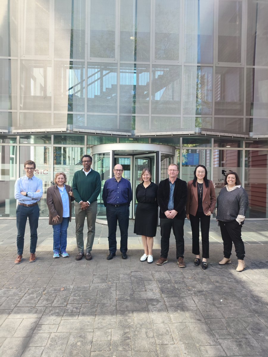 CFMdonostia's tweet photo. 👩‍💻 👩‍🔬 This week we are hosting the visit of the International Scientific Advisory Committee of CFM, 
It is our pleasure to give them an overview of the cutting edge research done at CFM.
@icmcb @pccm_mrsec @CNRS @icn2nano 
@CSIC @upvehu @Ikerbasque 
https://t.co/UWwpdp2cqq https://t.co/lxTf9LYNp0