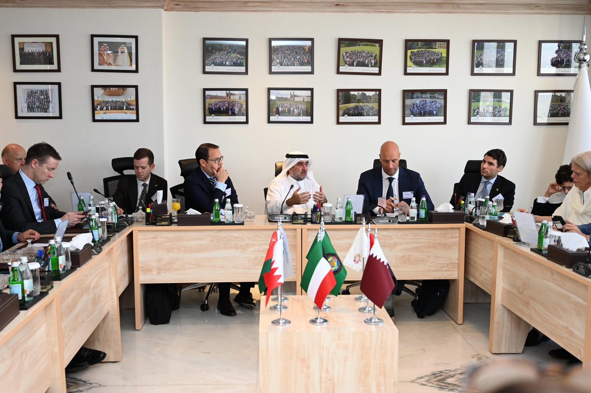 Gulf_Research's tweet photo. Dr. Abdulaziz Sager, Chairman of the Gulf Research Center (GRC), welcomed a delegation from Global Bridges @GlobalBridgesEV - https://t.co/3sdwyRSlnP, a non-profit organization committed to promoting international dialogue and understanding across politics, business, academia, and culture. The meeting took place at the GRC’s office in Riyadh on April 8, 2025. The delegation was led by Mr. Malte Hohlfeld, Executive Chairman of Global Bridges. Discussions focused on Saudi-German economic relations and current regional developments.