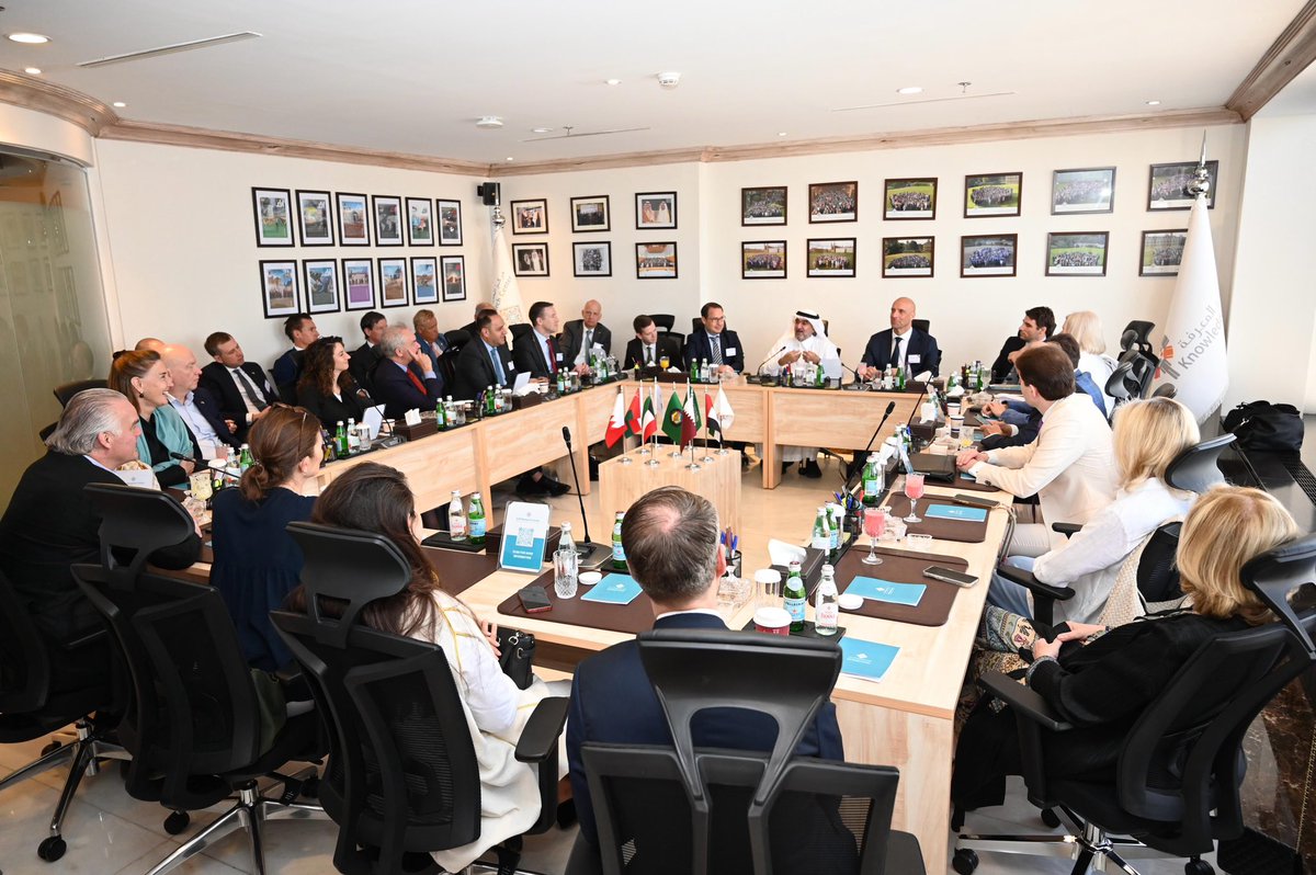 Gulf_Research's tweet photo. Dr. Abdulaziz Sager, Chairman of the Gulf Research Center (GRC), welcomed a delegation from Global Bridges @GlobalBridgesEV - https://t.co/3sdwyRSlnP, a non-profit organization committed to promoting international dialogue and understanding across politics, business, academia, and culture. The meeting took place at the GRC’s office in Riyadh on April 8, 2025. The delegation was led by Mr. Malte Hohlfeld, Executive Chairman of Global Bridges. Discussions focused on Saudi-German economic relations and current regional developments.