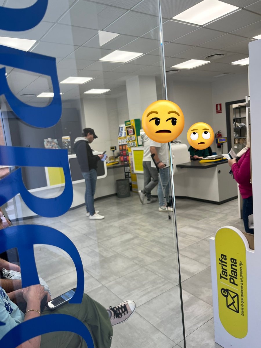 ldgzct's tweet photo. @Correos como puede ser que en Ocaña, Toledo haya una oficina que solo abra de 8:30 a 14:30 y haya ahora 12:25 (desde que llegué) solo una persona habiendo 4 mostradores, y una cola de 11 personas 
(La cola está haciéndose en la calle por si algún luces dice que hay poca gente) https://t.co/Yqqww2v5vT