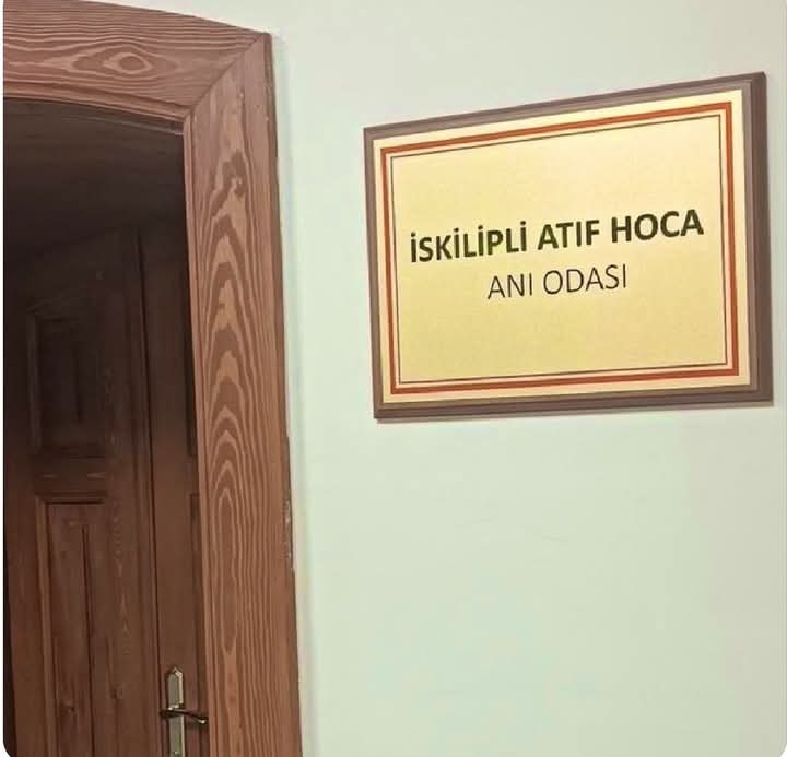 AliBerham's tweet image. #Devrimle kurulmuş olan Türkiye 🇹🇷 Cumhuriyeti Devletine ve #Atatürk'e düşman olan bu ülkeyi parçalamak isteyenler sözde " İskilip Atıf Hoca " denen  vatan haini için #Üniversitelerde anı odaları kuruldu...?

#Atatürk'ün eseri #Cumhuriyet Üniversitelerinden
Ankara Sosyal