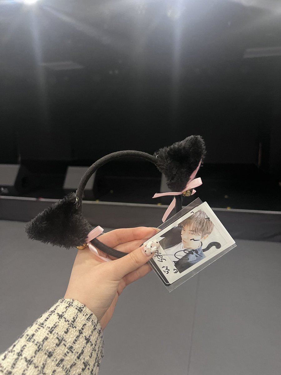 l995_o0's tweet photo. 고양이 머리띠를 주었습니다🐈🐾 #RAVN #ヨンジョ #レイブン 🌹 https://t.co/wE08Aqo1Q0