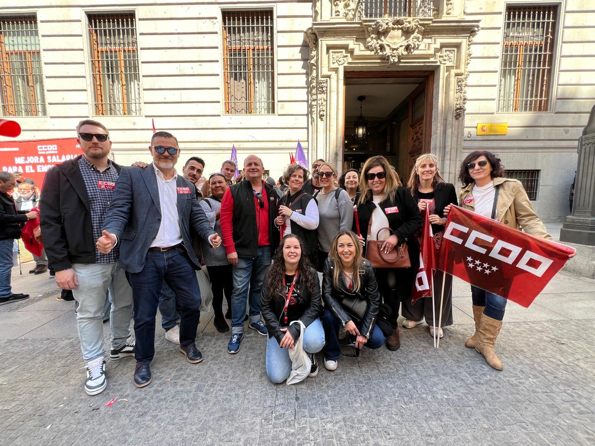 CCOO Sanidad Madrid (@ccoosanidadmad) on Twitter photo 📢 Hemos llenado la calle exigiendo salarios dignos, estabilidad y cumplimiento del Acuerdo Marco.
🙌🏽 Impagable la presencia de delegados y delegadas de todos los sectores sanitarios y sociosanitarios de nuestra federación. Y es que #SinTiNoFunciona. 💪🏽
<a href="/zupo21/">Mariano Martín ✊</a> <a href="/marijosef71/">María José</a> 📢 Hemos llenado la calle exigiendo salarios dignos, estabilidad y cumplimiento del Acuerdo Marco.
🙌🏽 Impagable la presencia de delegados y delegadas de todos los sectores sanitarios y sociosanitarios de nuestra federación. Y es que #SinTiNoFunciona. 💪🏽
<a href="/zupo21/">Mariano Martín ✊</a> <a href="/marijosef71/">María José</a>