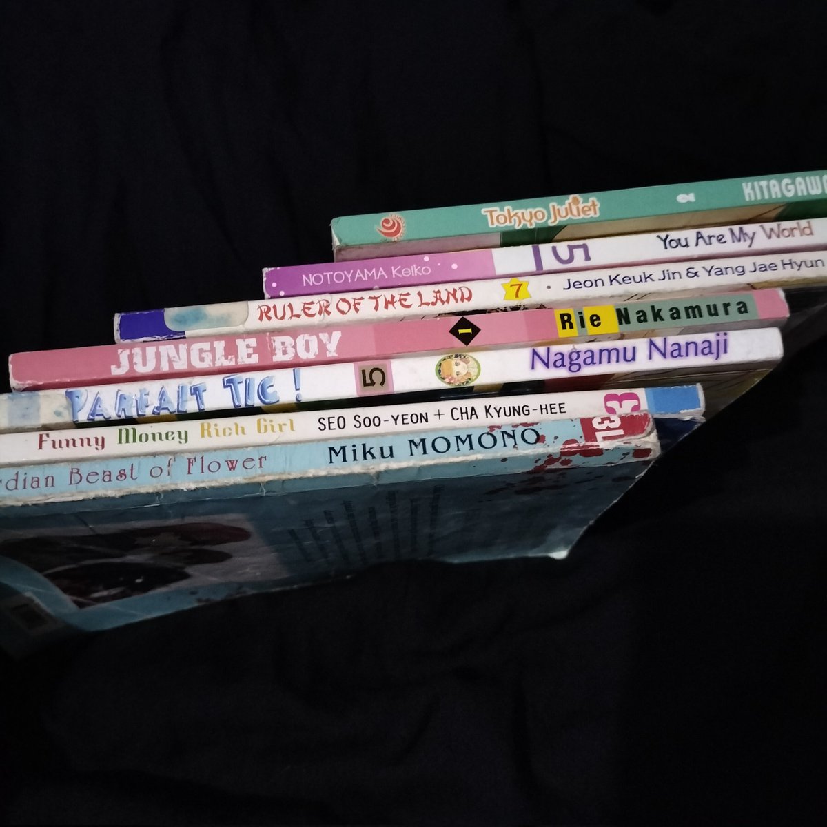 jaeeeemal's tweet photo. bookmail ✨📚

penasaran experience baca komik di buku, bukan aplikasi hehee. iseng ikutan dan berhadiah dapet! thank u kak @comfiespace https://t.co/SKg0hg06Lg