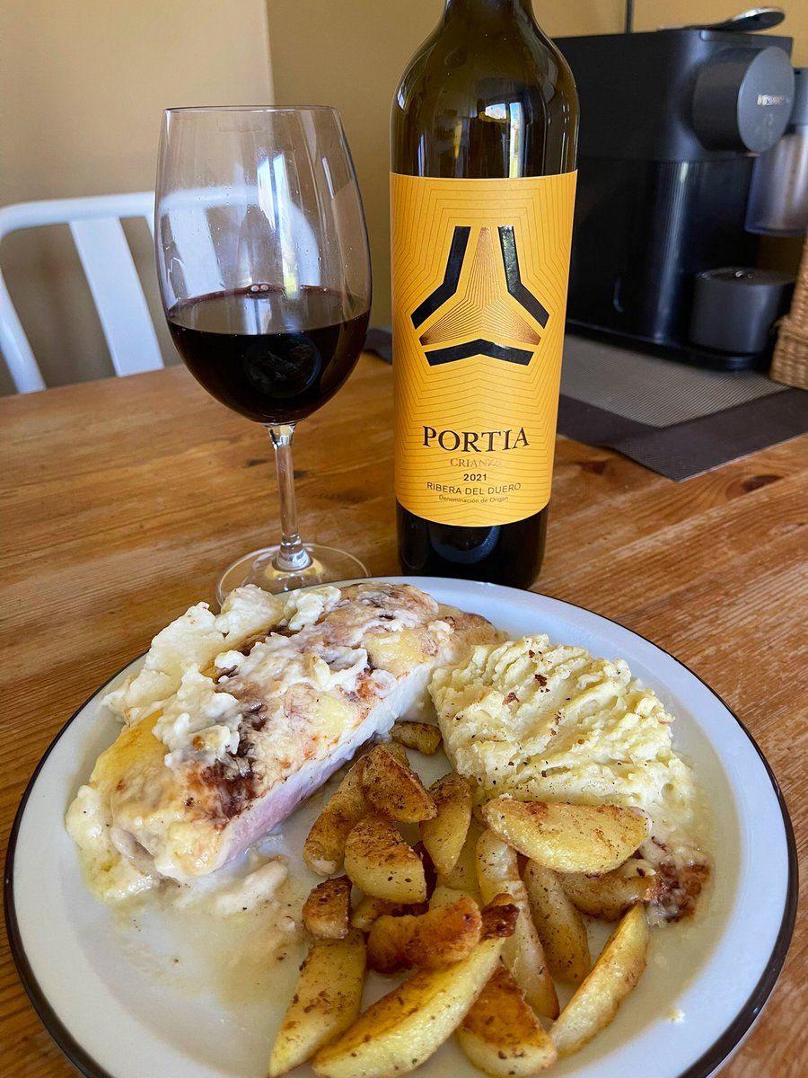joukesp's tweet photo. #TuesdayLunch #NoCookingTuesday (You’ll see more of this in coming days!) #GratinHamEndiveRolls #BakedPotatoWedges
Just warmed up a #2ndServing of gratin of ham-endive rolls &amp; adding a few fresh baked potato wedges as there wasn’t enough mash left!
Will cut the grass later! https://t.co/s1efauZqlf