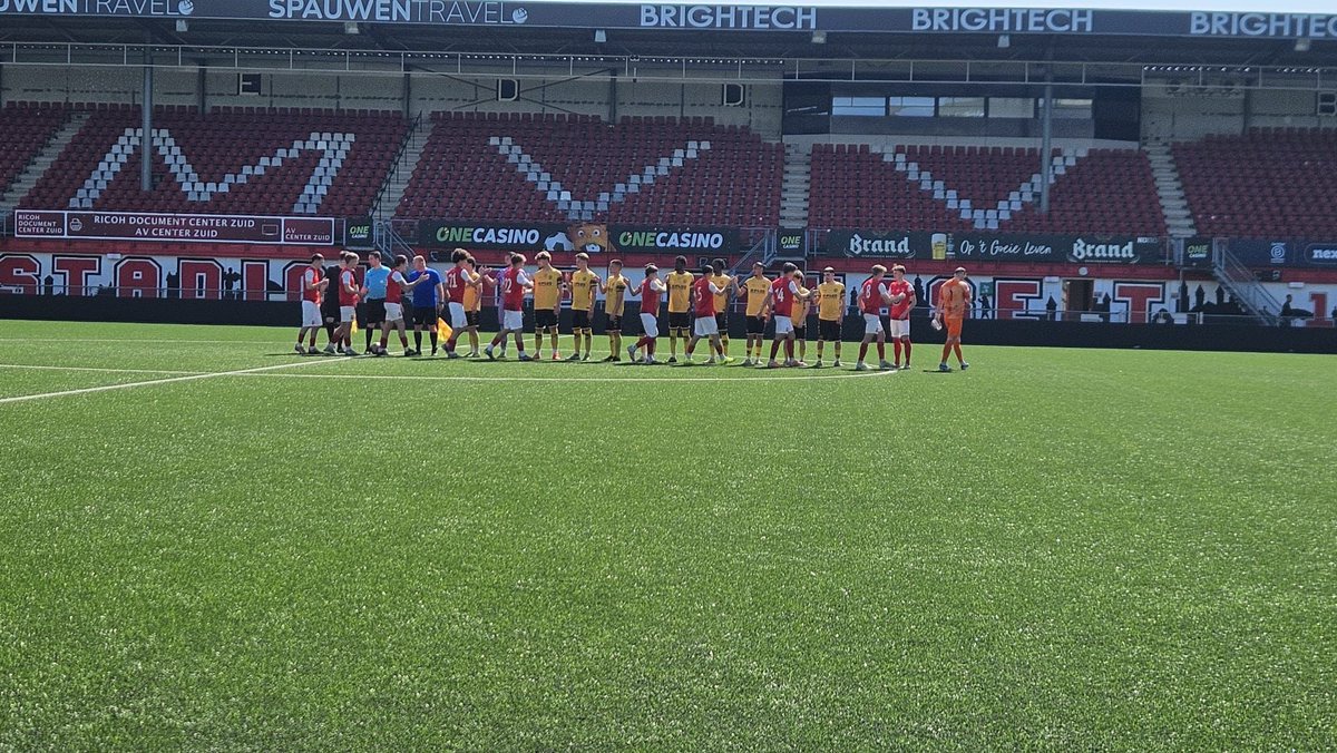 Een geweldig resultaat voor de staf en spelers van onze U-21. Een knappe 0-3 overwinning in de derby tegen MVV! 💪🏼💛🖤⚒️

Lees meer over de wedstrijd MVV-Roda JC op onze website.

🔗bit.ly/mvvrjc

#rodajc #onzetoekomst