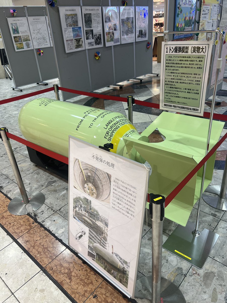 在小小的商超里，展出的东西属实有点东西。