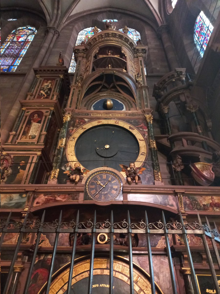 AlexEnastros's tweet photo. J'ai profité d'un passage en centre ville pour rendre visite à une vieille amie. ^^ les touristes affluent déjà à 10h00 mais moins qu'à 12h00. 
#strasbourg https://t.co/TAwJPlIbQ7
