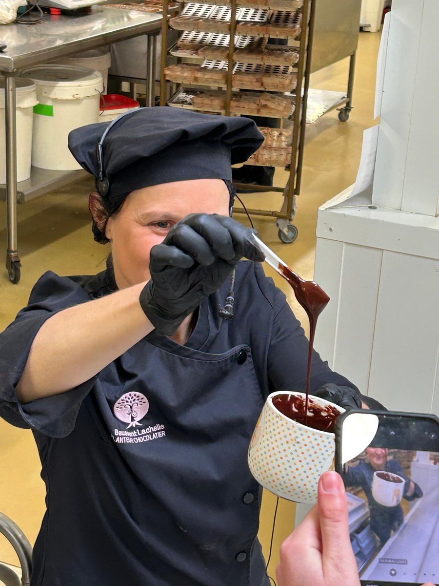 RMSLanguages's tweet image. Day two and what better way to start it than a trip to the chocolate factory! 🇫🇷 🍫 😋