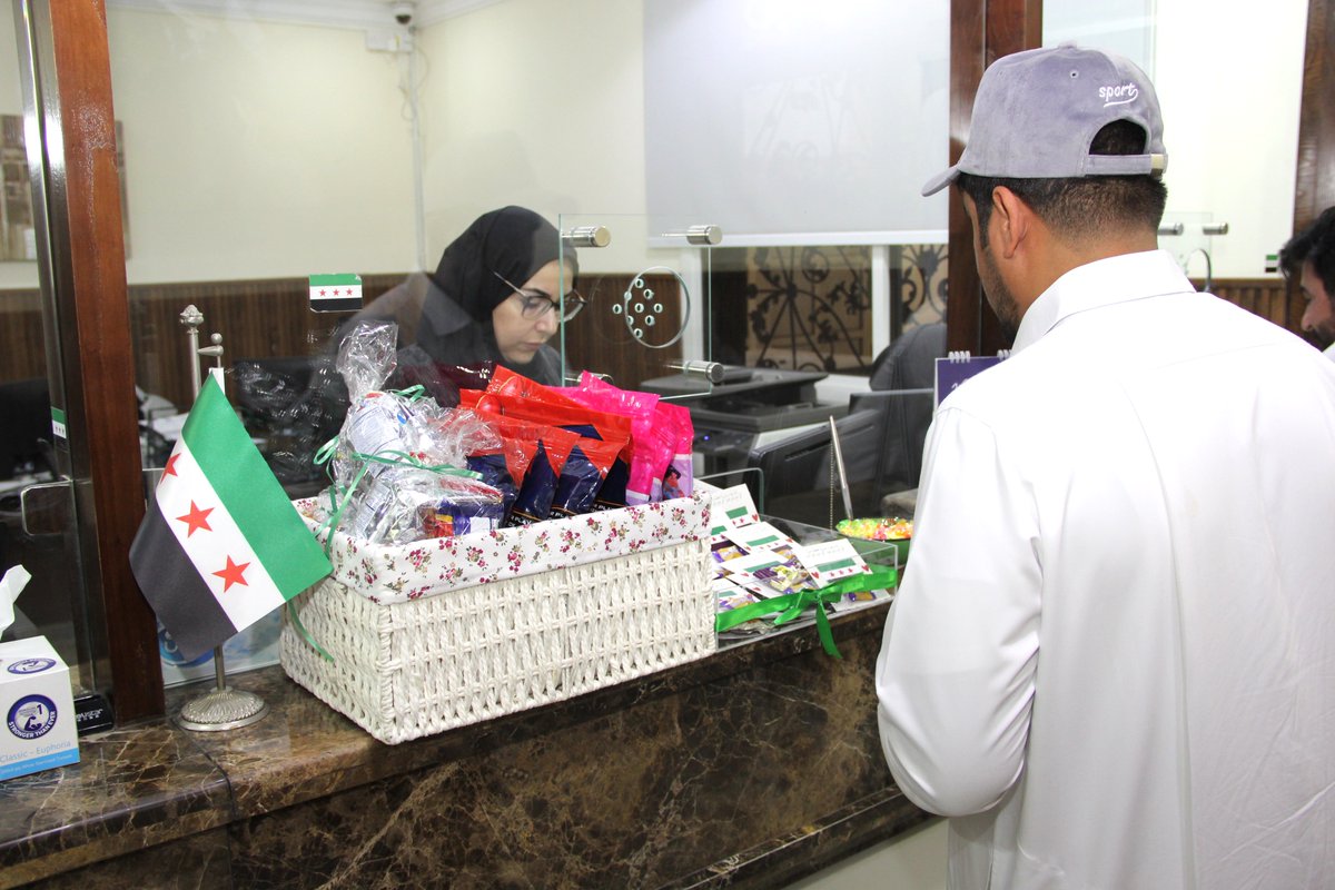 syrembassy's tweet photo. لقطات من استئناف عمل سفارة الجمهورية العربية السورية في الدوحة، واستقبال السادة المراجعين في قسم الشؤون القنصلية، في أول أيام الدوام الرسمي بعد إجازة عيد الفطر السعيد https://t.co/NaKcnPcOTU
