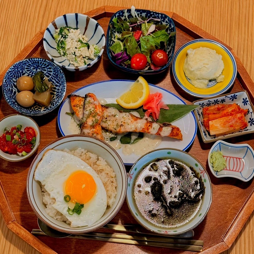 slowestCat's tweet photo. RT❤) 안녕하세요. 트친여러분! 

제 가족이 부산 서면 전포역에 생선구이정식🐟 전문점 '온밥 전포점'을 오픈했어요🥹❤️ 따뜻한 밥 한끼 생각나실때  '온밥 전포점' 잘 부탁드립니다🙏 

IG:https://t.co/lka2Ho2Fqh

RT 해주신 한분께  추첨을 통해서 스타벅스 아메리카노+베이글 기프티콘을 드려요 https://t.co/5ElleszvtI