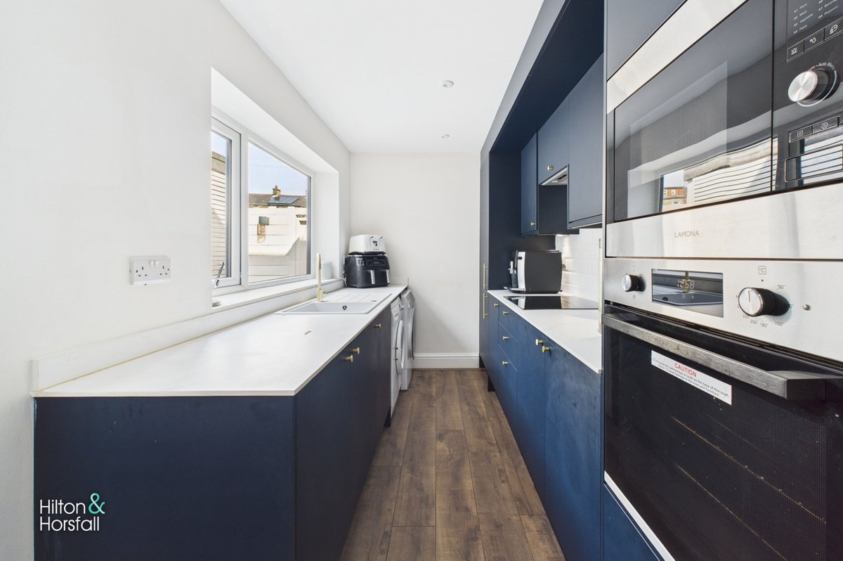 HiltonHorsfall's tweet photo. Bolton Grove | Barrowford | Mid Terrace | 2 Reception Rooms | 3 Bedrooms | Bathroom | Fitted Kitchen | Rear Yard | OIRO £164,950 https://t.co/773w2jLvBk