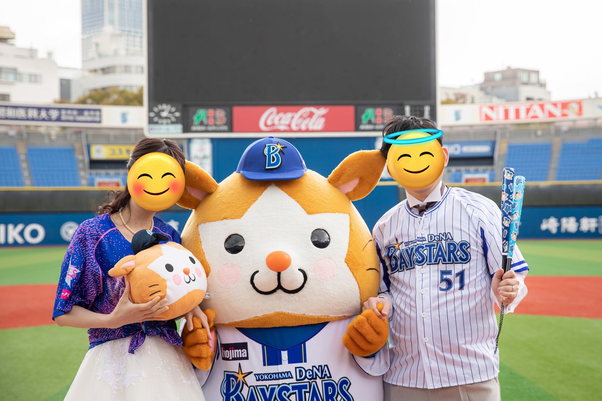 zeronakajima's tweet photo. 掲載許可下りたので！
先日ウェディングフォトをハマスタで撮って来ました！！
マウンドやバッターボックスと憧れの場所で撮れたし、スターマンも来てくれて至福の時間でした…✨ https://t.co/seqVuRwQtC