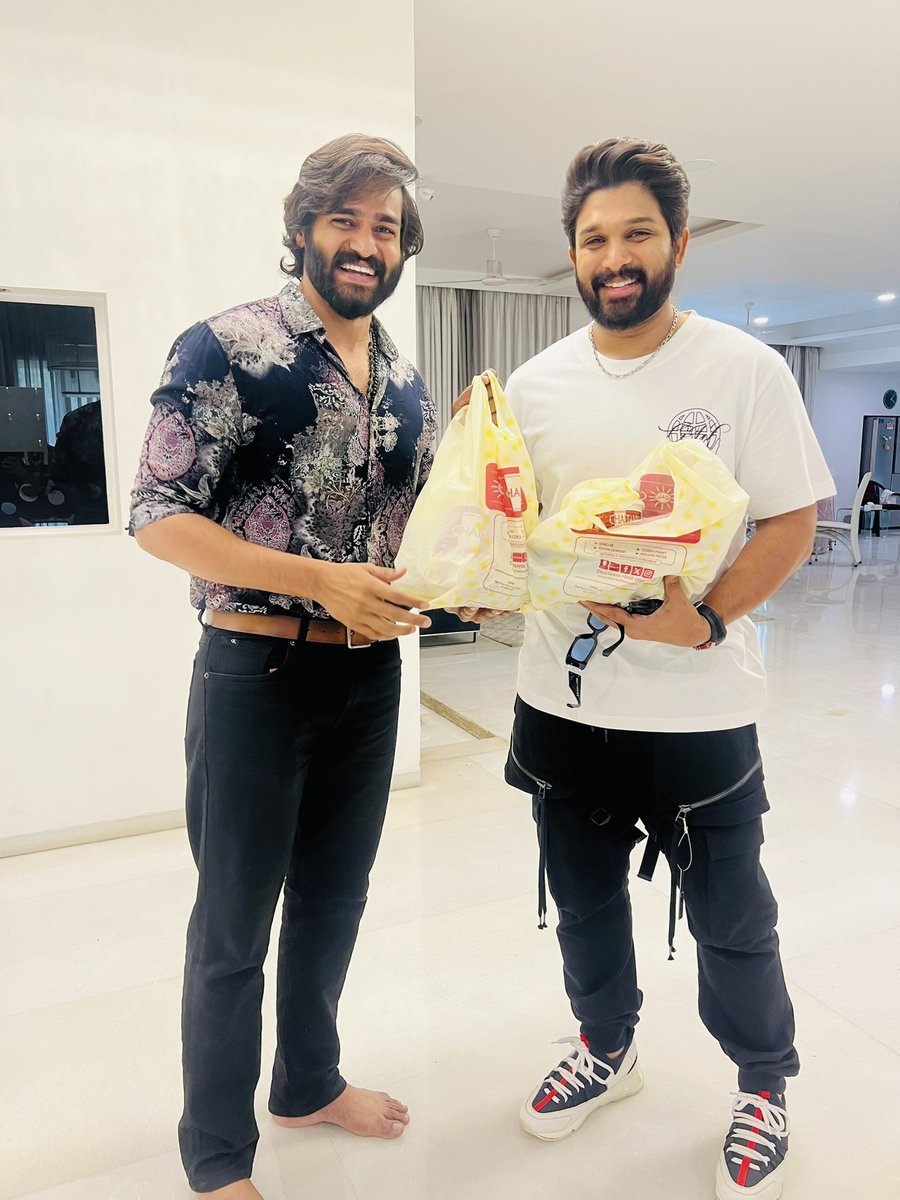 UrsGaganBabu's tweet photo. Made one special recipe for @alluarjun sir 

And also want sir to taste some Iconic dishes of Hyderabad on this Birthday 🥳 

Sir thanks for such cool gesture n love ❤️

#HappyBirthdayAlluArjun https://t.co/XCxi2i5HwF