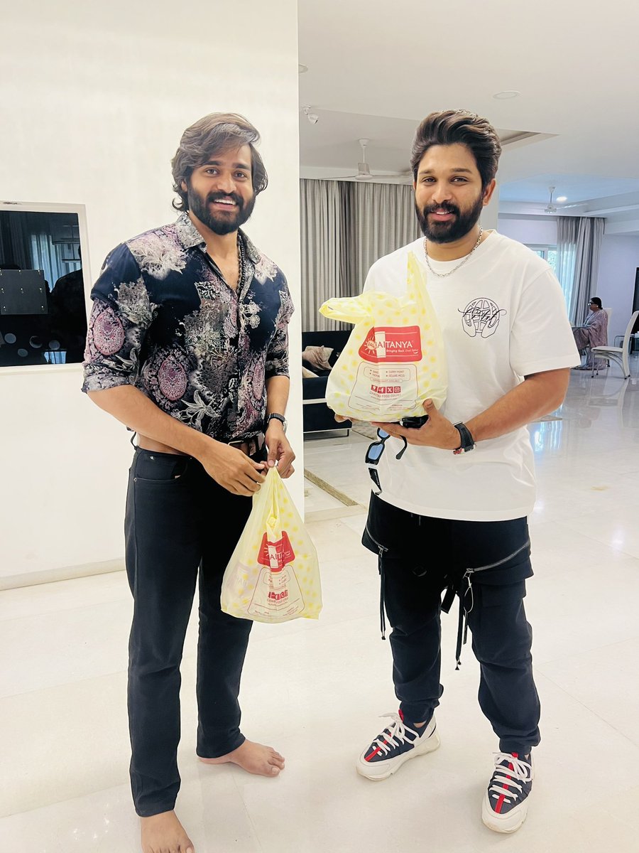 UrsGaganBabu's tweet photo. Made one special recipe for @alluarjun sir 

And also want sir to taste some Iconic dishes of Hyderabad on this Birthday 🥳 

Sir thanks for such cool gesture n love ❤️

#HappyBirthdayAlluArjun https://t.co/XCxi2i5HwF