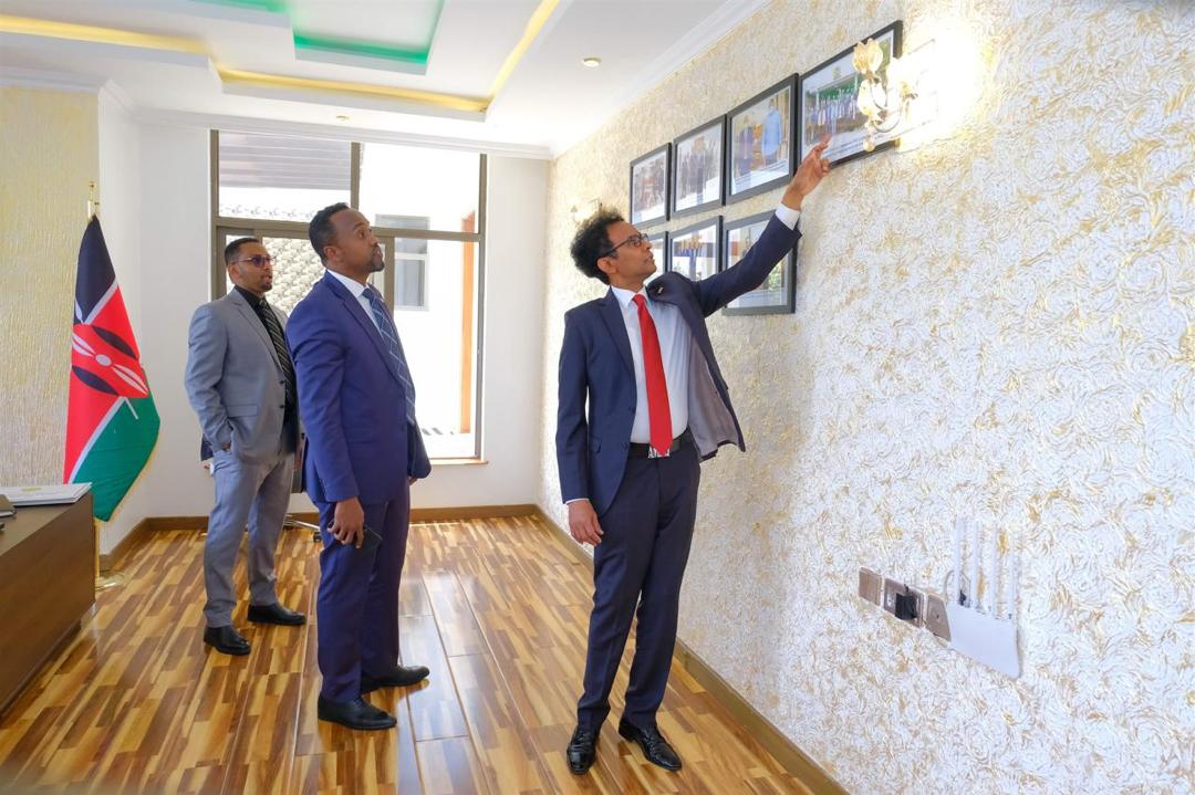 AbdinasirAHersi's tweet photo. I appreciate the warm reception frm H.E. Mohamed Ahmed, Somaliland Rep. to Kenya,at the Somaliland Mission.His comprehensive overview of the Mission’s structure and ongoing initiatives to enhance Somaliland’s bilateral relations with Kenya and development partners was invaluable. https://t.co/V6JqKAJoxz