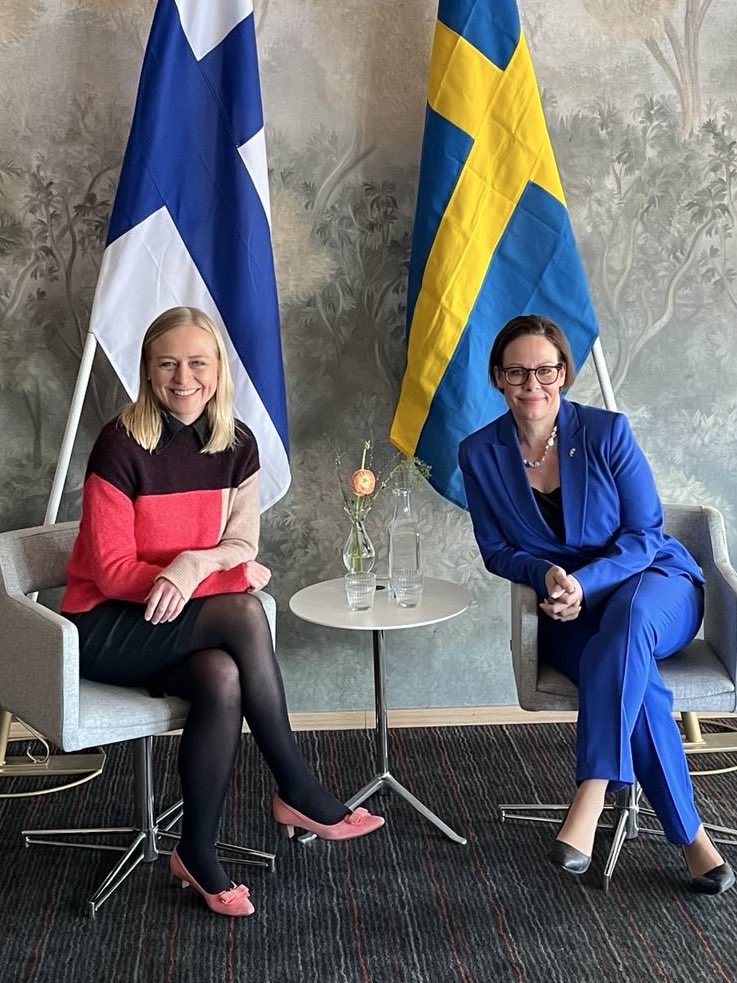 Elina Valtonen (@elinavaltonen) on Twitter photo Mycket nyttig diskussion med min kära kollega <a href="/MariaStenergard/">Maria M Stenergard</a>. Sverige är Finlands närmaste bilaterala partner. Viktigt att jobba tillsammans för att stöda Ukraina och för Europas säkerhet 🇫🇮🤝🇸🇪 #hanalys2025 #hanaholmen Mycket nyttig diskussion med min kära kollega <a href="/MariaStenergard/">Maria M Stenergard</a>. Sverige är Finlands närmaste bilaterala partner. Viktigt att jobba tillsammans för att stöda Ukraina och för Europas säkerhet 🇫🇮🤝🇸🇪 #hanalys2025 #hanaholmen