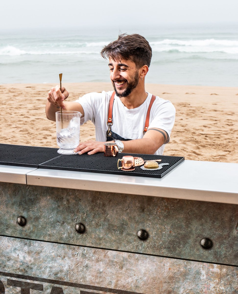 ThePortabar's tweet photo. Every bartender has a rhythm. 🍹

With configurable worktops, ice wells, and speed rails, Portabar is designed to deliver individual operational requirements.

#portabar #mobilebars #portablebars #outdoorbar #terracebar https://t.co/6MEEEGb8Sl