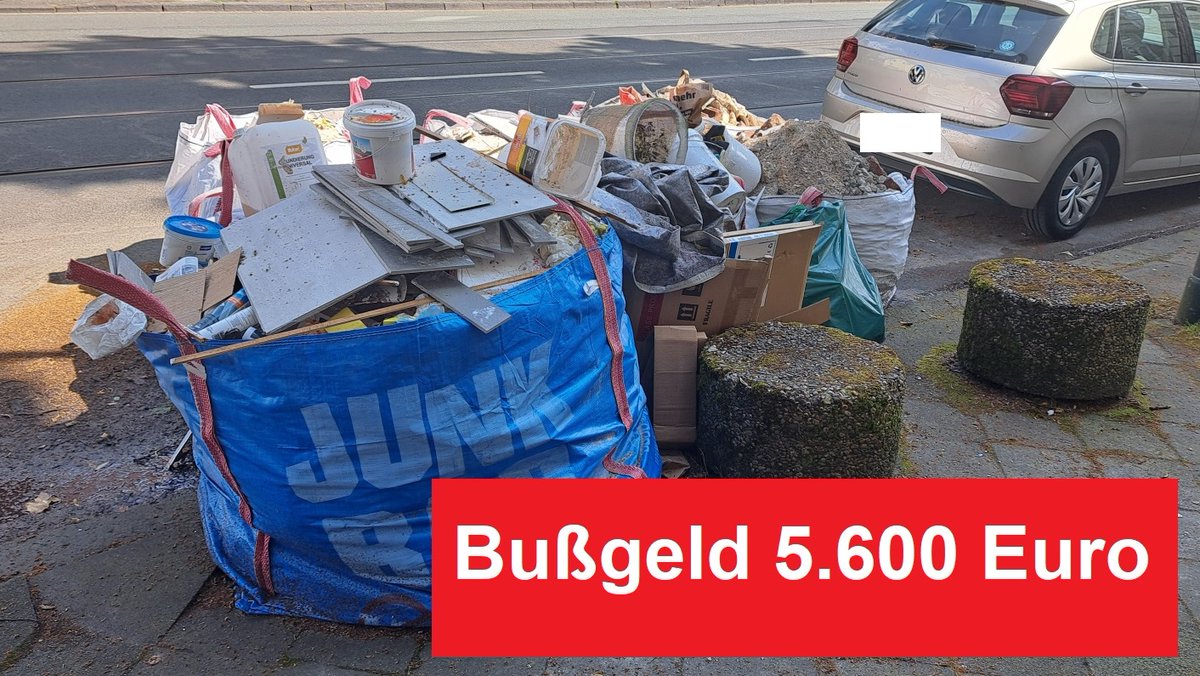 Duesseldorf's tweet image. In 2099 Fällen illegaler #Entsorgung konnten die #Mülldetektive erfolgreich die Verursacher/innen ermitteln – das ist die #Bilanz über das Jahr 2024. 🗑️📈

Insgesamt wurden Verwarn- und Bußgelder in Höhe von 165.000 Euro festgesetzt. 

➡️ ow.ly/sBXO50Vwkew