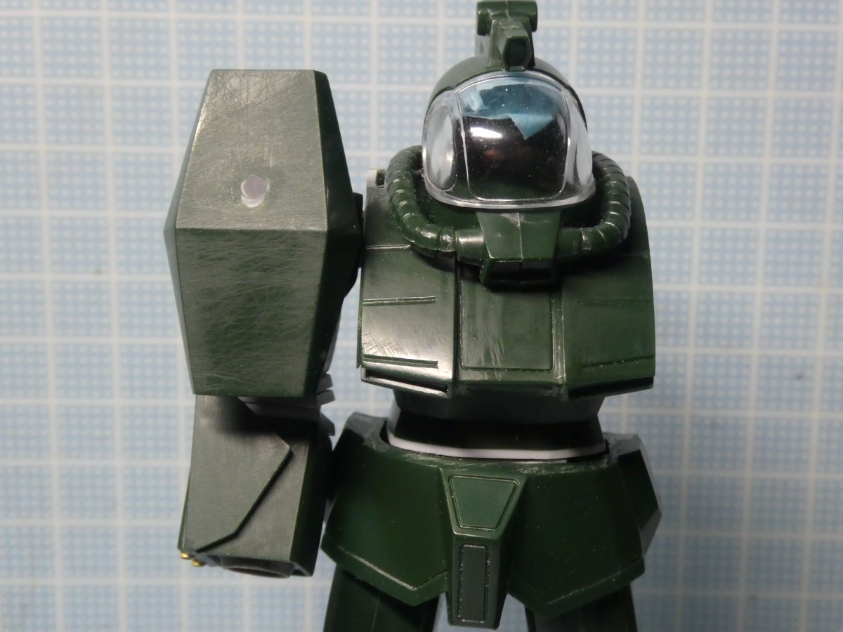 Yuji4096's tweet image. 肩のシールド裏をプラ板貼ってディテールアップ
設定画の一枚にシールドが腕の前に描かれているものがあり、それを再現するためジョイント部も少し凝ってみました
#ソルティック
#ラウンドフェイサー
#ダグラム