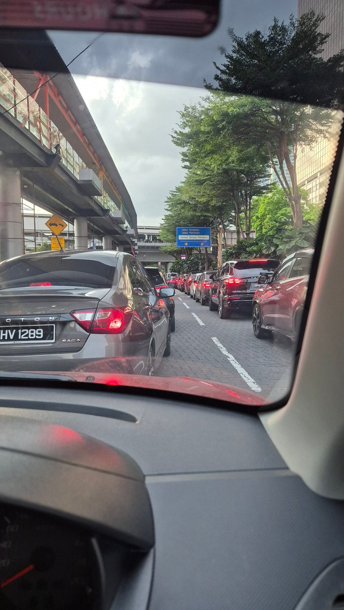 azzimrazak's tweet photo. Dah kembali normal. Paling tercabar sabar jalan ni https://t.co/uSgnG1O86K