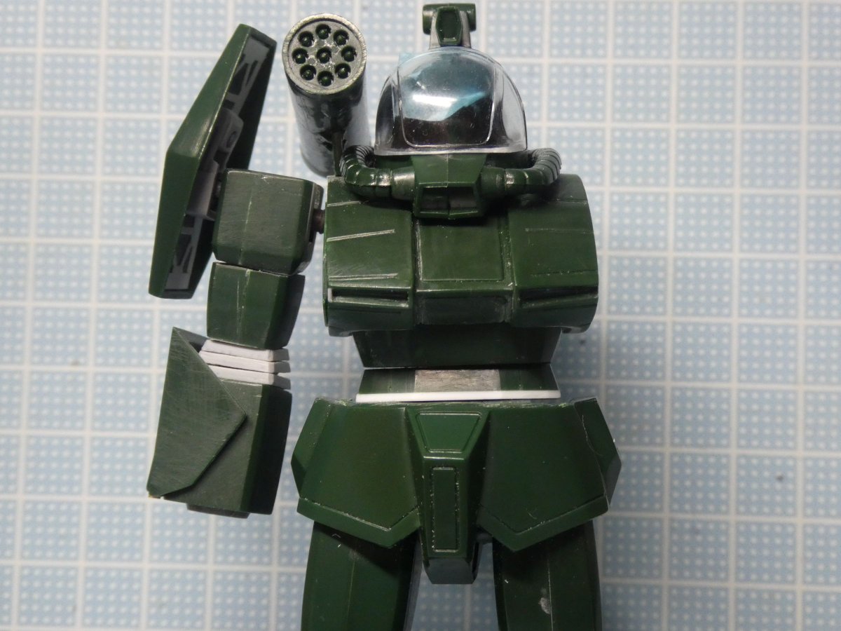 Yuji4096's tweet image. 肩のシールド裏をプラ板貼ってディテールアップ
設定画の一枚にシールドが腕の前に描かれているものがあり、それを再現するためジョイント部も少し凝ってみました
#ソルティック
#ラウンドフェイサー
#ダグラム