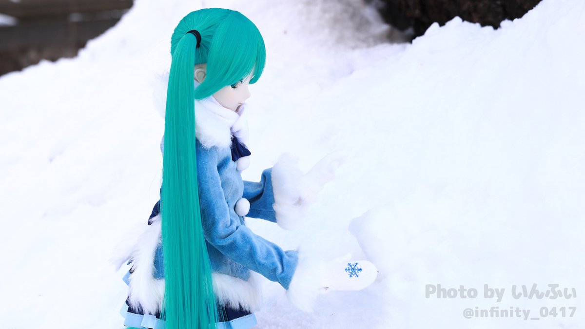 infinity_0417's tweet photo. 崩れてしまった雪だるま⛄を優しくそっと雪に還してあげるミクさん。

#うちのこかわいい #SNOWMIKU2012 https://t.co/DaXO5l9uqa
