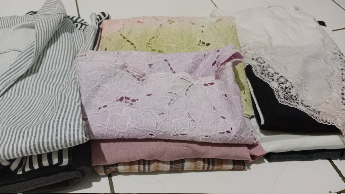 bro_kayyaaa's tweet photo. jual murah baju kuliah nih, dijual karena bosen makenya😭
kondisi masih bagus baguss gaiss!! https://t.co/3AtEqQc7gW