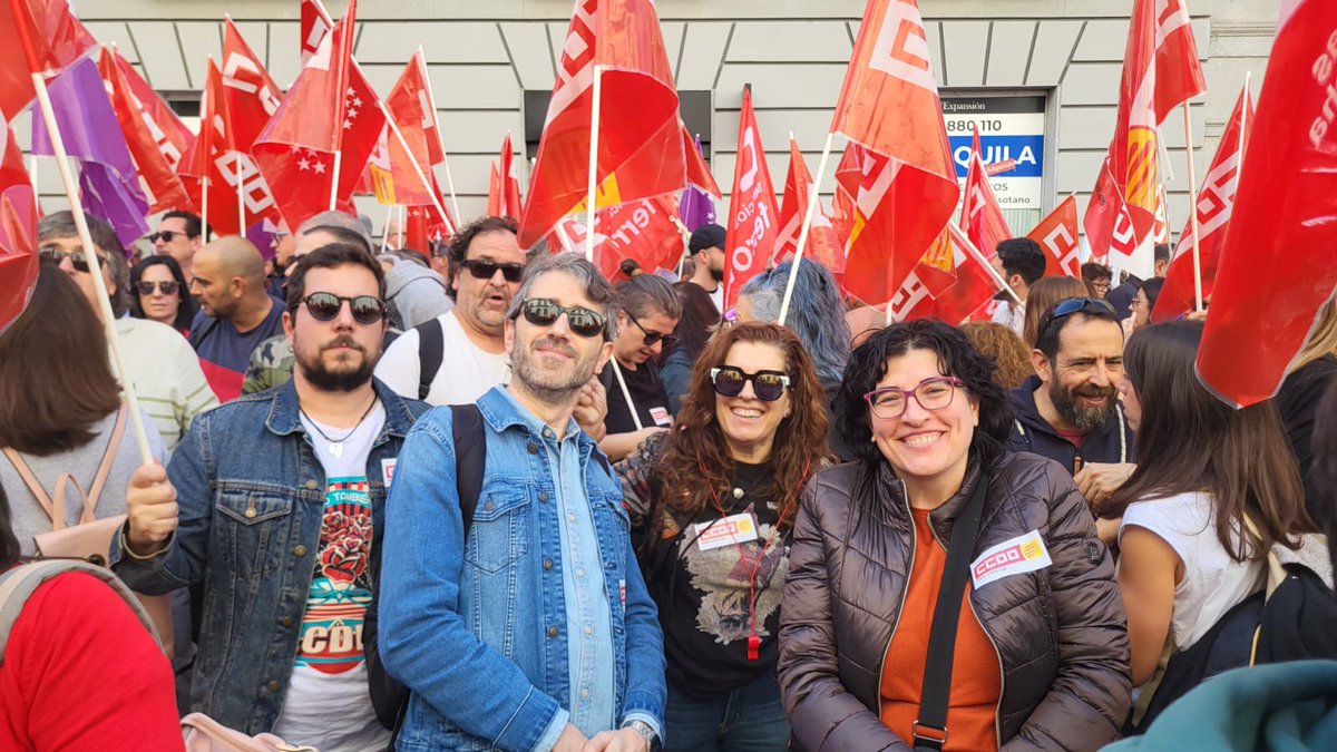 ccoo_fsc_cat's tweet photo. 📡 Avui @ccoo_fsc_cat som a Madrid, davant del Ministerio de Hacienda, per exigir:

✊ La correcta aplicació de la jubilació parcial anticipada al sector públic
📉 L’aplicació del 0,5% pendent
💰 Un nou acord retributiu just
👥 #CCOO  #JubilacióAnticipada https://t.co/CEnIcXc3rW