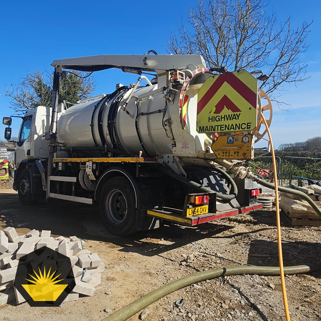 Just_Surveys's tweet photo. It's been a pleasure working in the recent spell of warm temperatures and sunny weather, taking in the beautiful countryside views as we deliver drainage services across the region.

This photo captures one of our jetting trucks in the sunshine☀ https://t.co/d1ZxNUdLgf