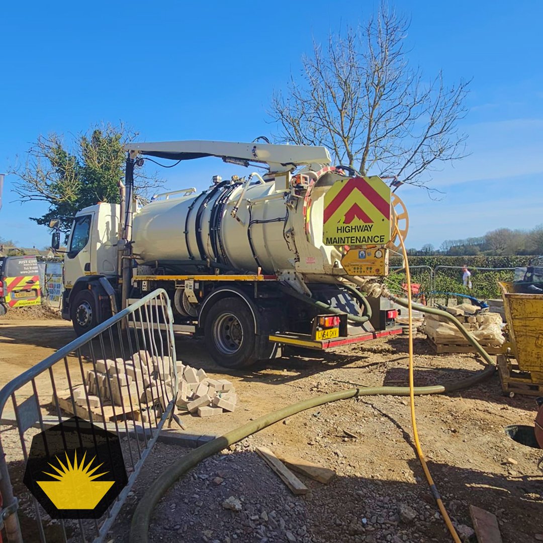 Just_Surveys's tweet photo. It's been a pleasure working in the recent spell of warm temperatures and sunny weather, taking in the beautiful countryside views as we deliver drainage services across the region.

This photo captures one of our jetting trucks in the sunshine☀ https://t.co/d1ZxNUdLgf