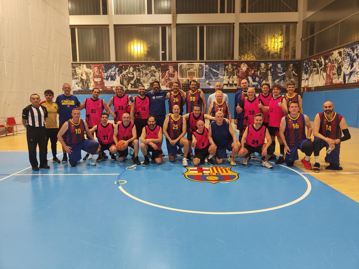 Primera victòria del nostre Equip B en la tornada a les instal·lacions de la Ciutat Esportiva 
En el següent enllaç podreu trobar la crònica
veteransbasquetfcb.com/cronica-partit…