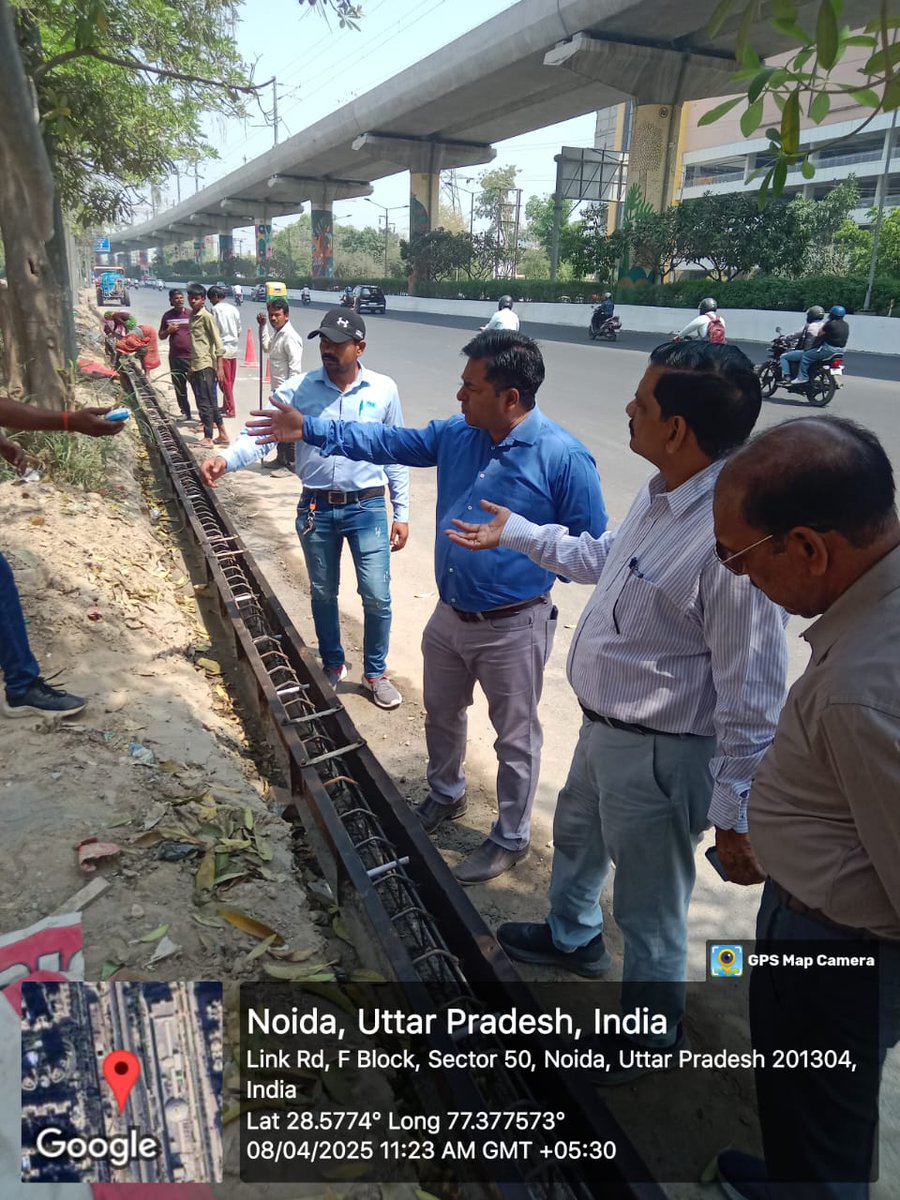 noida_authority's tweet image. आज, दिनांक 08.04.2025 को नौएडा प्राधिकरण द्वारा सैक्टर-50 स्थित 75m रोड पर फुटपाथ के रेनोवेशन की शुरुआत की गई।
यह अनुरक्षण कार्य आमजन की सुविधा और सुगम आवागमन सुनिश्चित करने के उद्देश्य से किया जा रहा है।

#NoidaAuthority
#NoidaDevelopment
#SmartNoida
#CleanNoidaGreenNoida