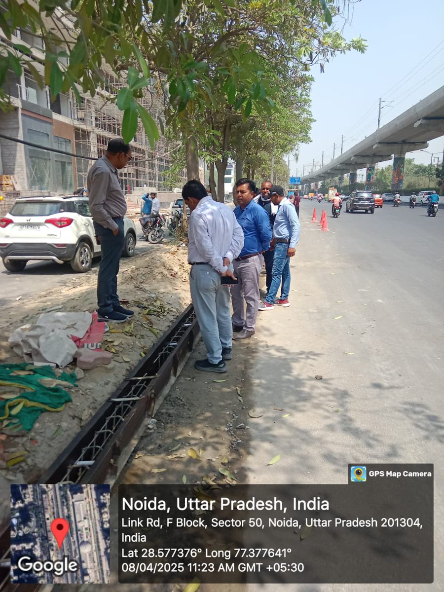noida_authority's tweet image. आज, दिनांक 08.04.2025 को नौएडा प्राधिकरण द्वारा सैक्टर-50 स्थित 75m रोड पर फुटपाथ के रेनोवेशन की शुरुआत की गई।
यह अनुरक्षण कार्य आमजन की सुविधा और सुगम आवागमन सुनिश्चित करने के उद्देश्य से किया जा रहा है।

#NoidaAuthority
#NoidaDevelopment
#SmartNoida
#CleanNoidaGreenNoida