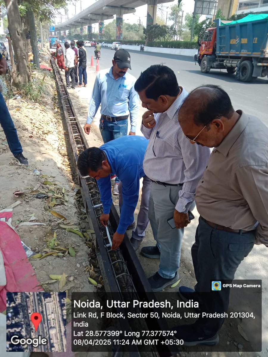 noida_authority's tweet image. आज, दिनांक 08.04.2025 को नौएडा प्राधिकरण द्वारा सैक्टर-50 स्थित 75m रोड पर फुटपाथ के रेनोवेशन की शुरुआत की गई।
यह अनुरक्षण कार्य आमजन की सुविधा और सुगम आवागमन सुनिश्चित करने के उद्देश्य से किया जा रहा है।

#NoidaAuthority
#NoidaDevelopment
#SmartNoida
#CleanNoidaGreenNoida