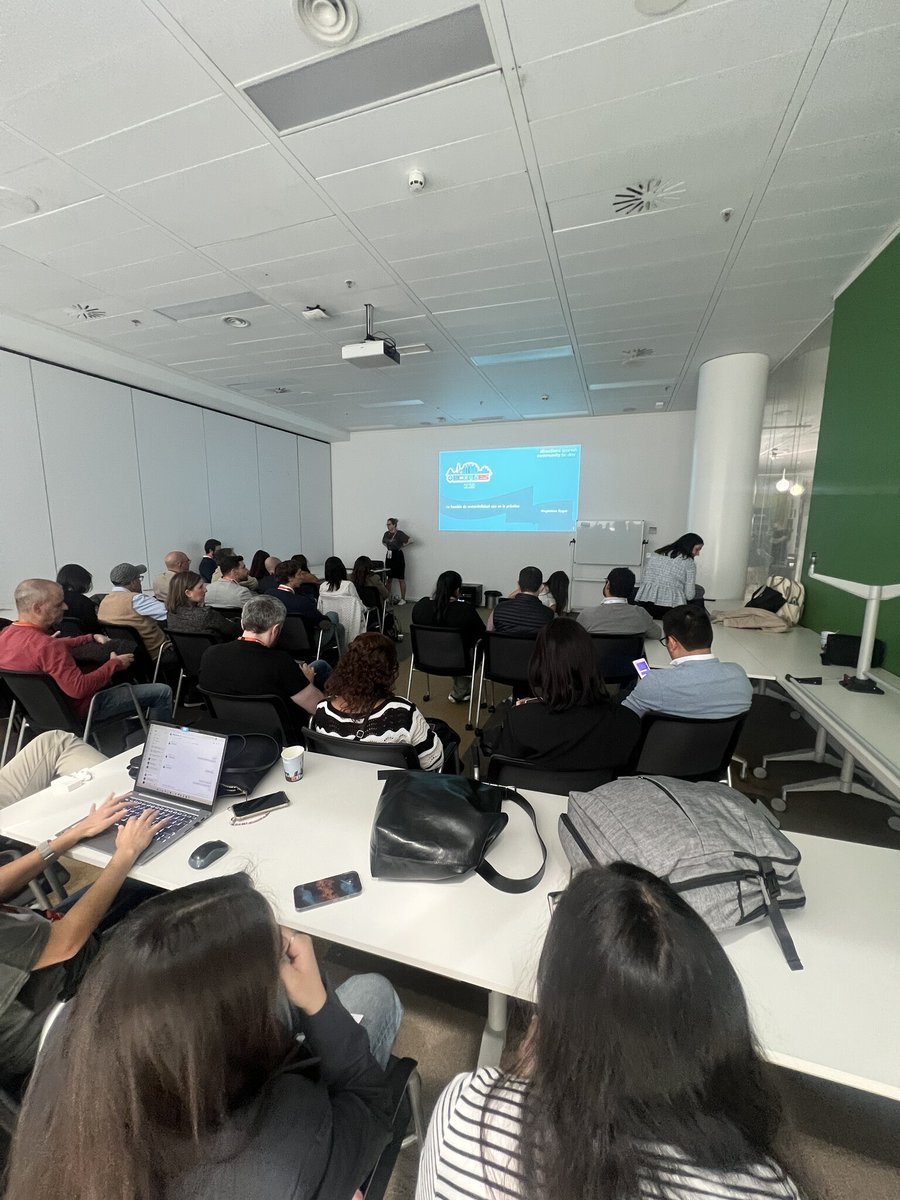 BCDayES's tweet photo. Última sesión antes de la pausa para la comida 🍽️ A por ello! 💪🏼

📍Sala TD Synnex (Isaac Peral)
👉🏼La función de sostenibilidad: uso en la práctica
🗣️ Magdalena Dygas

#BusinessCentralDay #BCDayES #DirectionsSpanish #CommunityBCDay https://t.co/kQKt6rFH2W