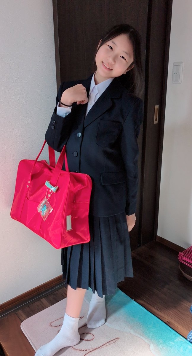 ru_ru_se's tweet photo. せれねが‥今日から中学生🤩🌟
無事に入学式を迎えました🌸
ドキドキワクワクで登校したよ✨
今日からは、またるなと一緒の学校😁🌟
入学式中に、るなと目が合ってお互いニヤッてしちゃった🤭笑
中学校生活楽しむぞ🔥せれね

るなは今日から中3☀️
最後の中学校生活お勉強に思い出���りに頑張るぞ🔥るな https://t.co/cBWvXJ3fYC