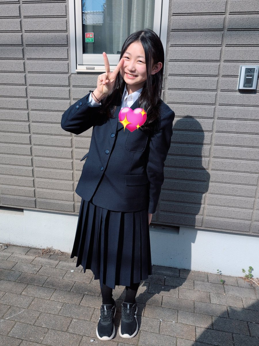ru_ru_se's tweet photo. せれねが‥今日から中学生🤩🌟
無事に入学式を迎えました🌸
ドキドキワクワクで登校したよ✨
今日からは、またるなと一緒の学校😁🌟
入学式中に、るなと目が合ってお互いニヤッてしちゃった🤭笑
中学校生活楽しむぞ🔥せれね

るなは今日から中3☀️
最後の中学校生活お勉強に思い出���りに頑張るぞ🔥るな https://t.co/cBWvXJ3fYC
