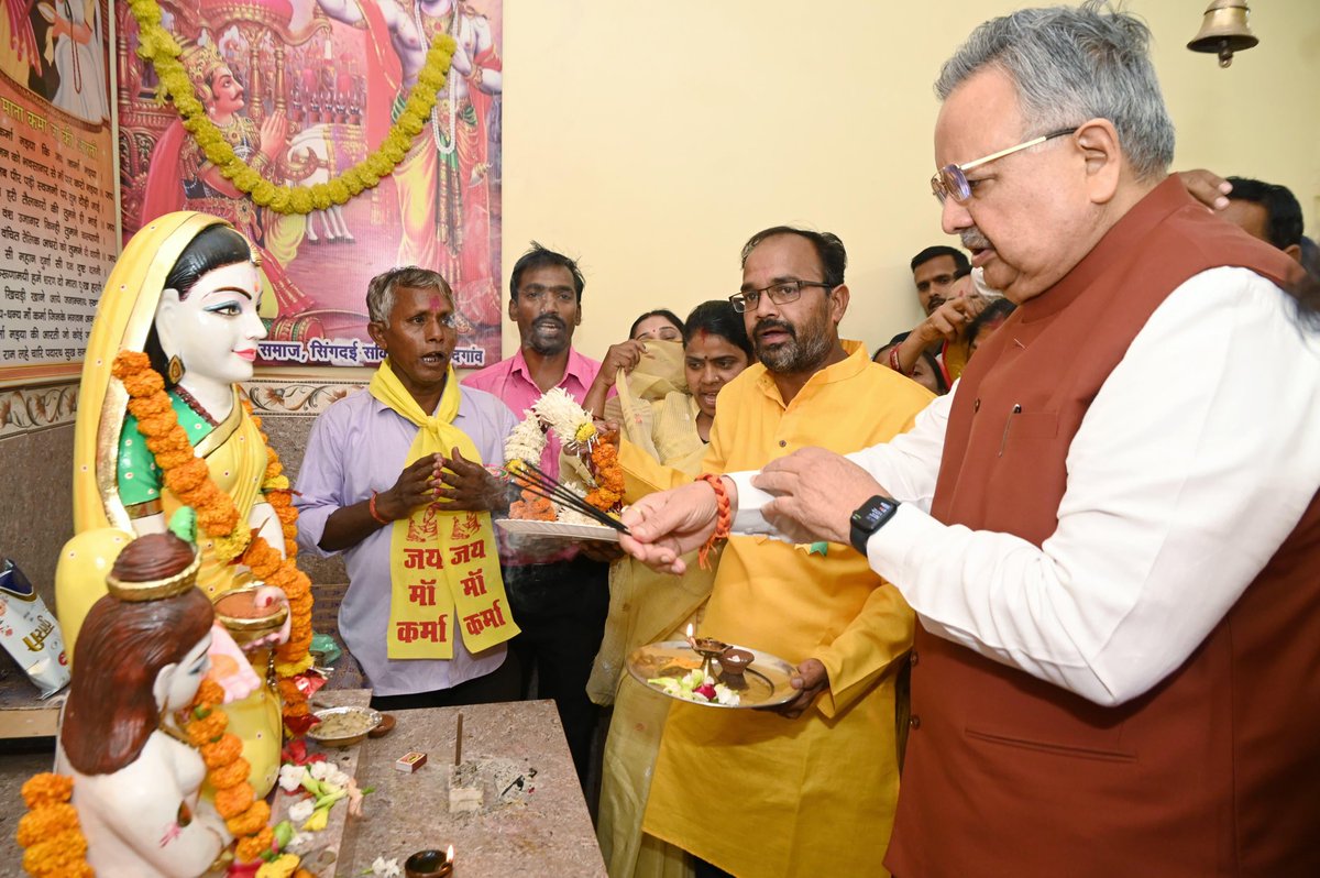 आज सुरगी, राजनांदगांव में साहू समाज द्वारा आयोजित परिक्षेत्रीय स्तरीय मां कर्मा जयंती समारोह में राजनांदगांव के माननीय सांसद श्री <a href="/santoshpandey44/">Santosh Pandey</a> जी के साथ शामिल हुआ।

इस अवसर पर माता कर्मा की प्रतिमा की पूजा अर्चना करने के उपरांत 10 लाख रुपये की लागत से नव निर्मित मां कर्मा
