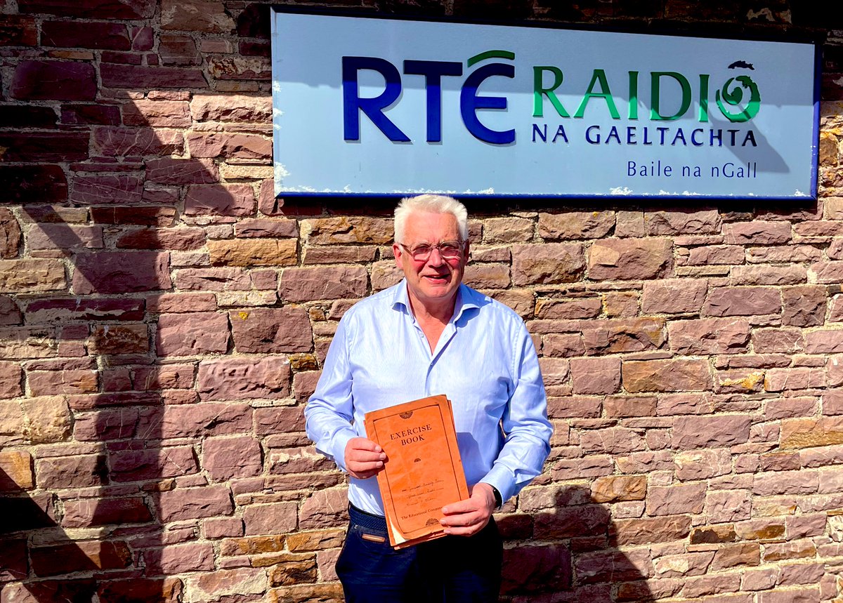 Saol ó Dheas RnaG (@saolodheas) on Twitter photo Tús áite ar an gclár do <a href="/Fergusodowd/">Fergus O'Dowd</a> an t-iar Teachta Dála atá i mBaile na nGall faoi láthair agus é ag caint faoi sheancháipéisí a bhaineann leis an gceantar a fuair sé le hoidhreacht agus atá á scrúdú aige anois. Tús áite ar an gclár do <a href="/Fergusodowd/">Fergus O'Dowd</a> an t-iar Teachta Dála atá i mBaile na nGall faoi láthair agus é ag caint faoi sheancháipéisí a bhaineann leis an gceantar a fuair sé le hoidhreacht agus atá á scrúdú aige anois.