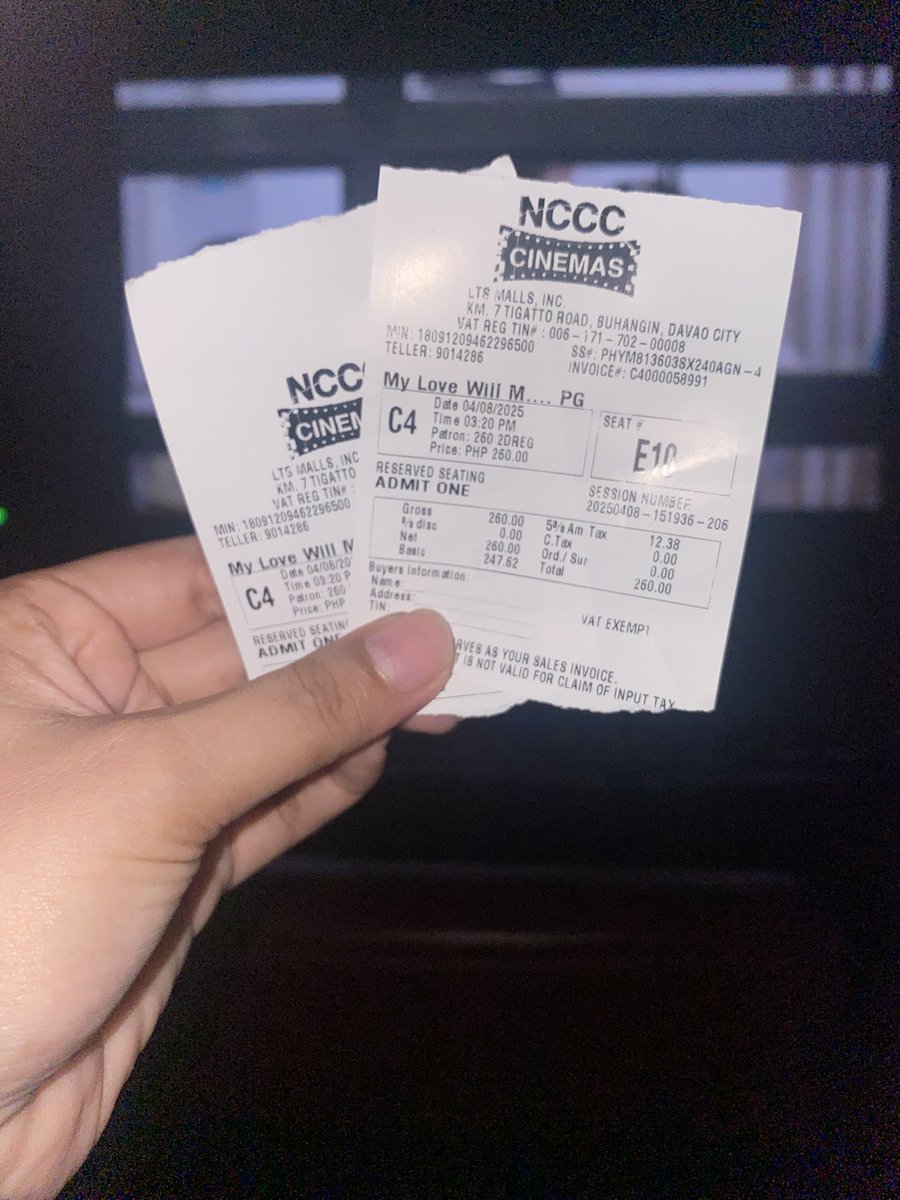 j51960's tweet photo. I finally got the chance to watch My Love Will Make You Disappear today! Of course, nahatak ko rin yung boyfriend kong nonchalant din haha. He’s not really into this kind of movie, pero I convinced him to go with me. Sabi ko pa, Supportahan mo naman si fellow Cebuana mo, si Kim Chiu! ayun, napa-oo ko rin. And to my surprise, nag-enjoy siya! Tawang-tawa siya sa mga scenes and super natawa ako na siya pa yung unang nagkwento after ng movie! Ang galing, super worth it panoorin, and nakakatuwang makita na even someone who wasn’t into this genre had fun watching it. Galing  niyo @prinsesachinita and @mepauloavelino and congratulations 👏❤️