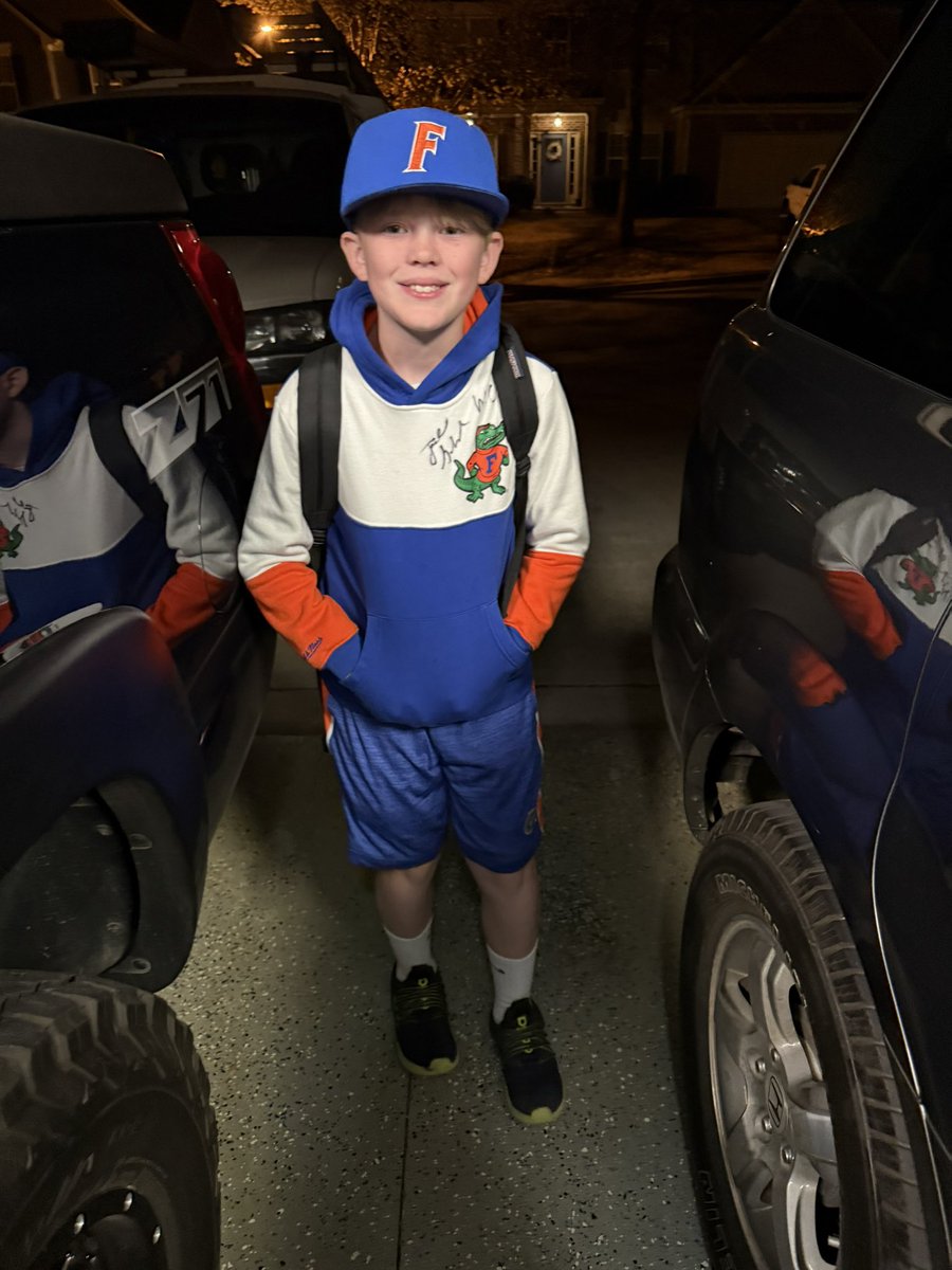 KellEGator's tweet photo. Iβm a proud mama today. My 10 year old chomped the whole way from the front to the back of the school bus. π #GoGators #rightoverleft #deepinenemyterritory https://t.co/SDbjUNxmT7