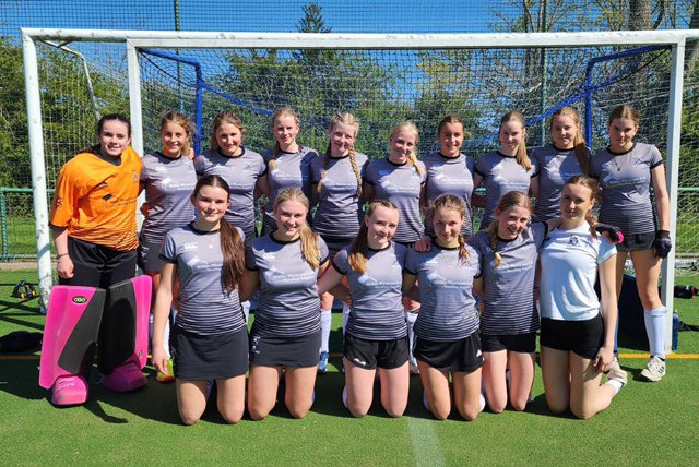 StourHockeyTA's tweet photo. This Sunday saw our squads take part in a great three-way day with Beeston and Sutton TA’s. Both boys and girls enjoyed the day and stunning weather. Well played all 👏 https://t.co/OBoDiPC5De