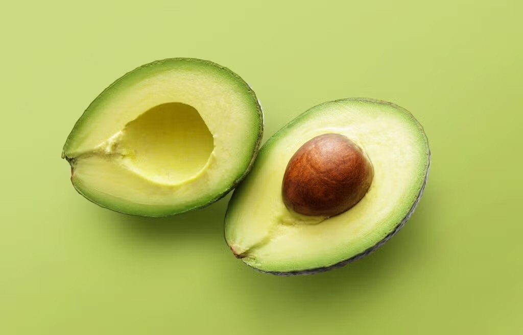 MindBodyIsLife's tweet photo. Algunas frutas no solo saben mejor.

Te ayudan a vivir más tiempo.

Aquí tienes 10 de las frutas más saludables del mundo  
(Vas a querer probar la número 7):

1/ Aguacate https://t.co/0c1SMy9TRa