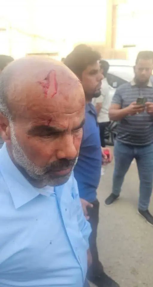 لايساند المعلمون الا المثقفون ولا يعاديهم الا الجاهلون..
في الحرب العالميه الثانيه كان هتلر يمنع المعلمين من الذهاب الى الحرب حتى انه امر بحمايتهم بكل السبل فسالوه عن السبب ؟؟
قال :اذا انتصرنا سنحتاجهم لفتح العالم .. واذا خسرنا سنحتاجهم لاعاده بناء البلاد ..
لايعاديهم الا الجاهل
