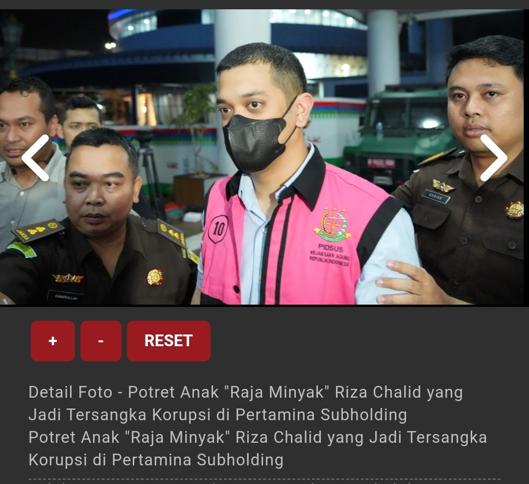 03__nakula's tweet photo. Kasus mega korupsi Pertamina bak hilang ditelan bumi. 
Kejaksaan mendadak melempem setelah ada keterlibatan anak Riza Chalid dalam kasus mega korupsi Pertamina.
Ada apa, apakah karena kedekatan Riza Chalid dengan Prabowo?? https://t.co/6yD5egW712