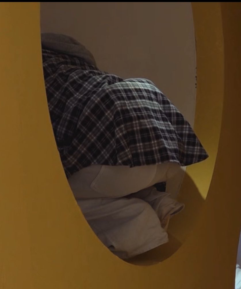 loveBTSandARI's tweet photo. Seokjin really is a hamster 😭😭😭😭😭😭😭
His cute round ass 😭😭😭😭😭😭😭😭😭😭😭
 https://t.co/FxrFpDLjKG